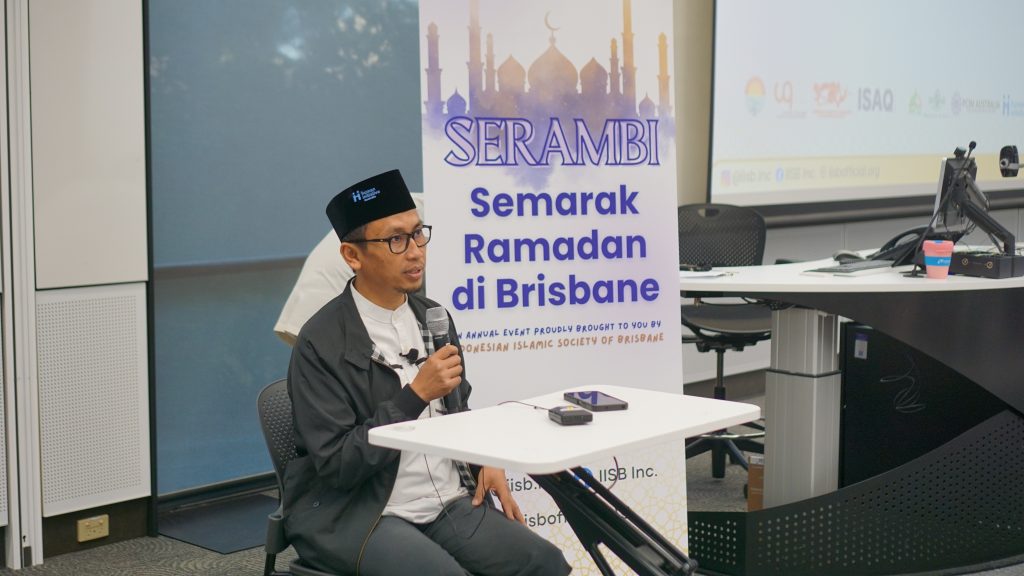 Ustadz Zulfi Akmal saat menyampaikan tausyiah