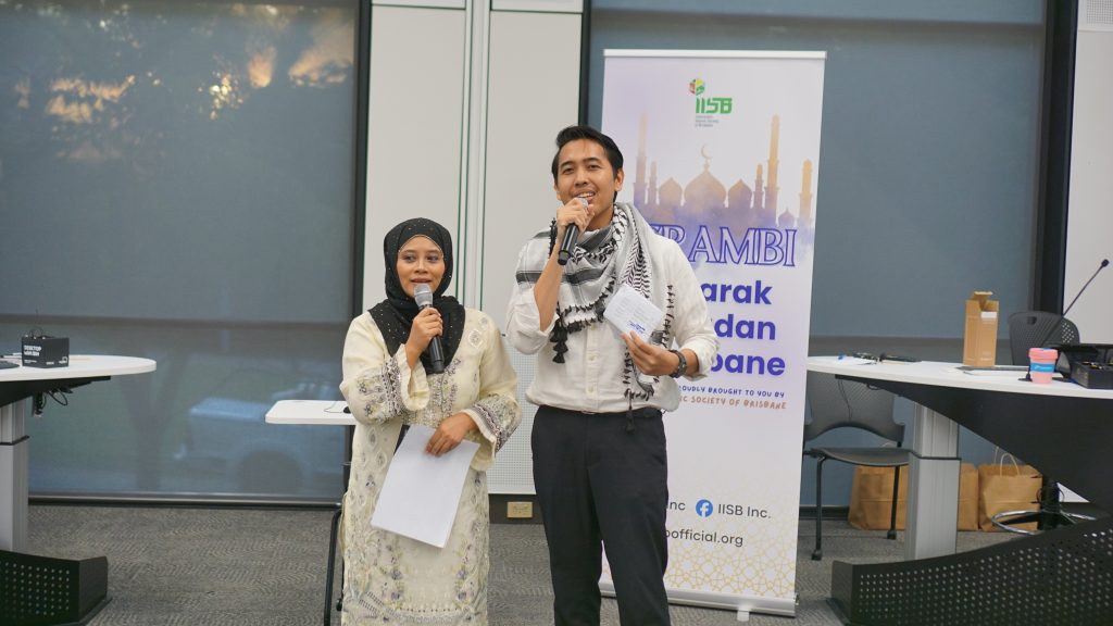 MC Saat Pembukaan Acara (dari kiri: Shinta Ardan & Arifin HD)